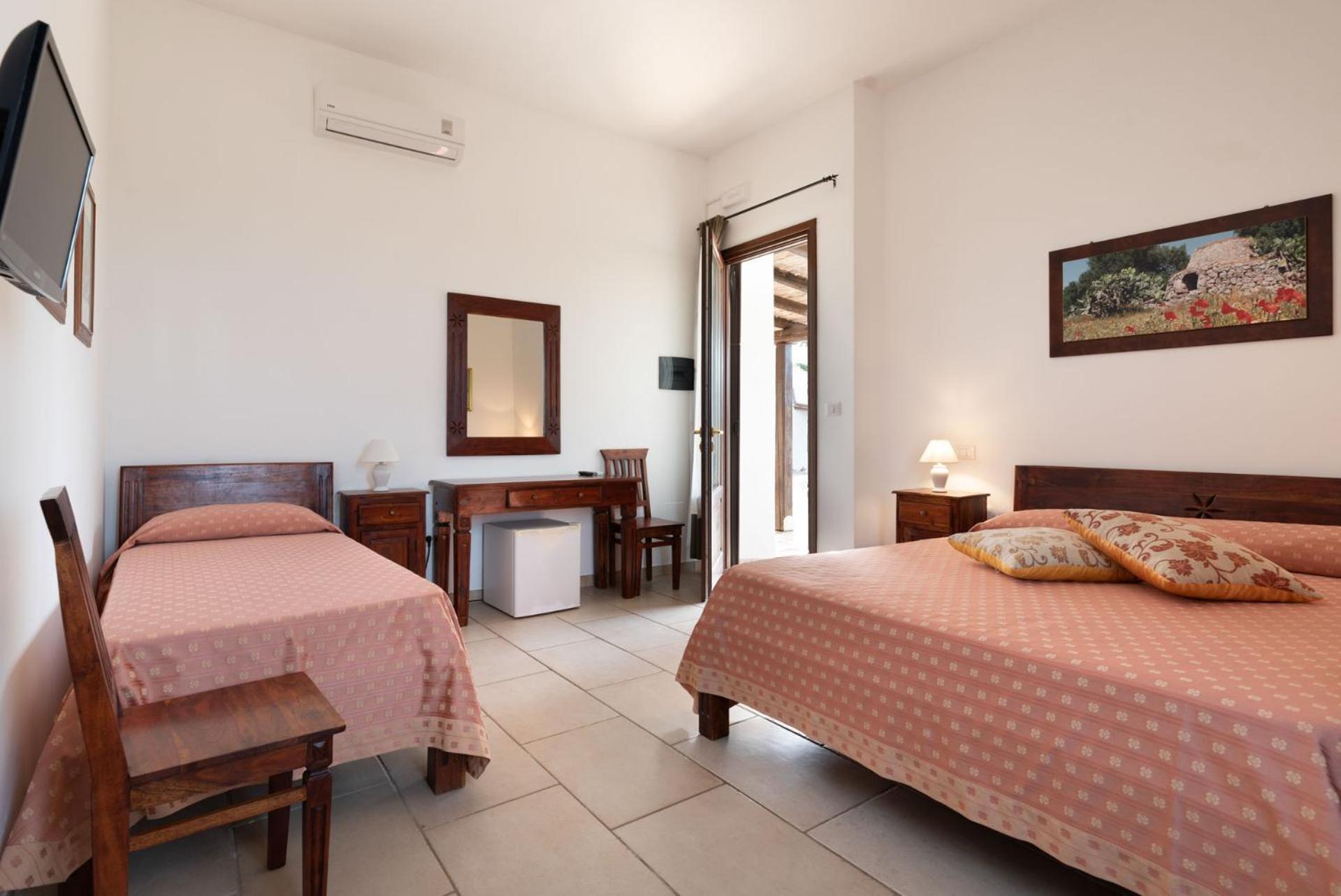 Bio-Agriturismo Masseria La Palombara Salve Eksteriør billede