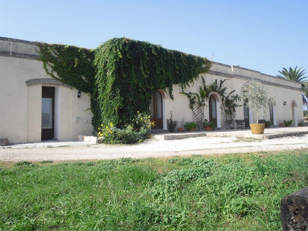 Bio-Agriturismo Masseria La Palombara Salve Eksteriør billede