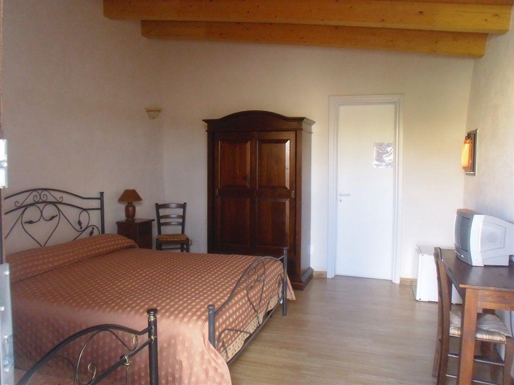 Bio-Agriturismo Masseria La Palombara Salve Eksteriør billede