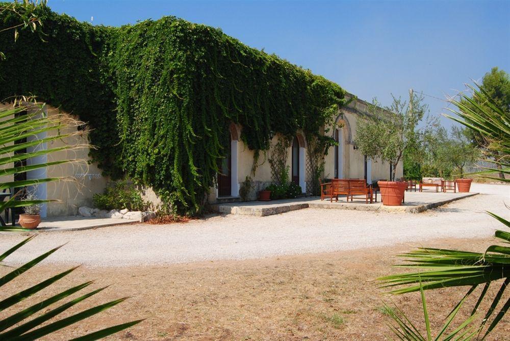 Bio-Agriturismo Masseria La Palombara Salve Eksteriør billede