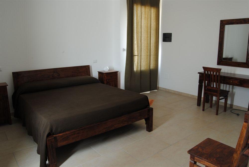 Bio-Agriturismo Masseria La Palombara Salve Eksteriør billede